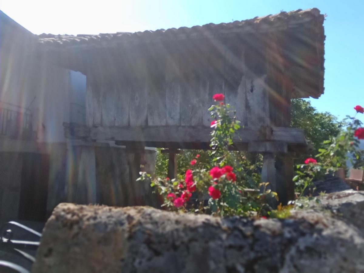 Casa La Cruz A 2Km De Onís Esterno foto