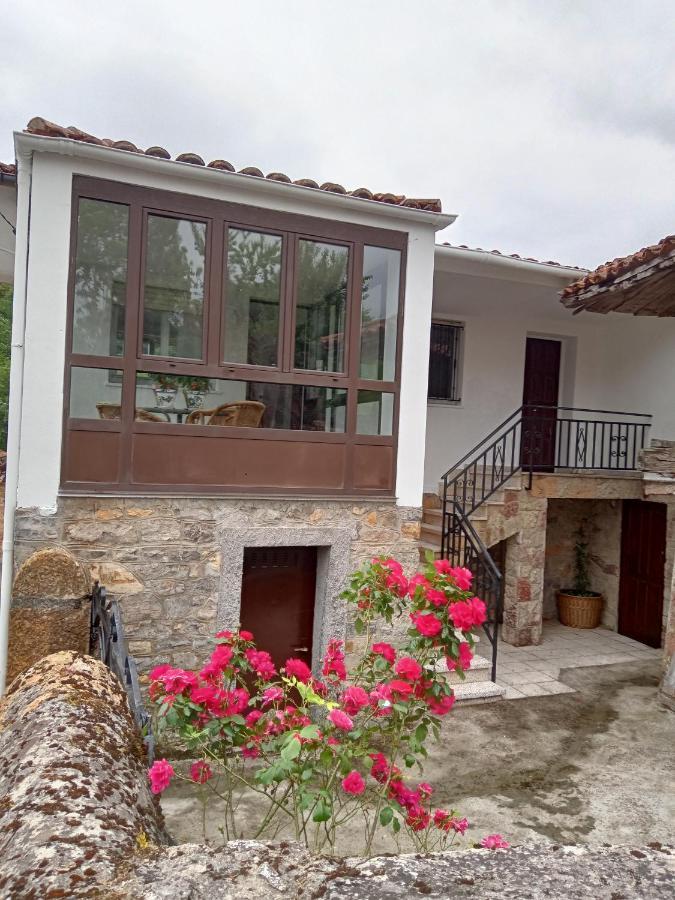 Casa La Cruz A 2Km De Onís Esterno foto