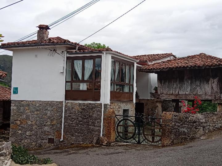 Casa La Cruz A 2Km De Onís Esterno foto