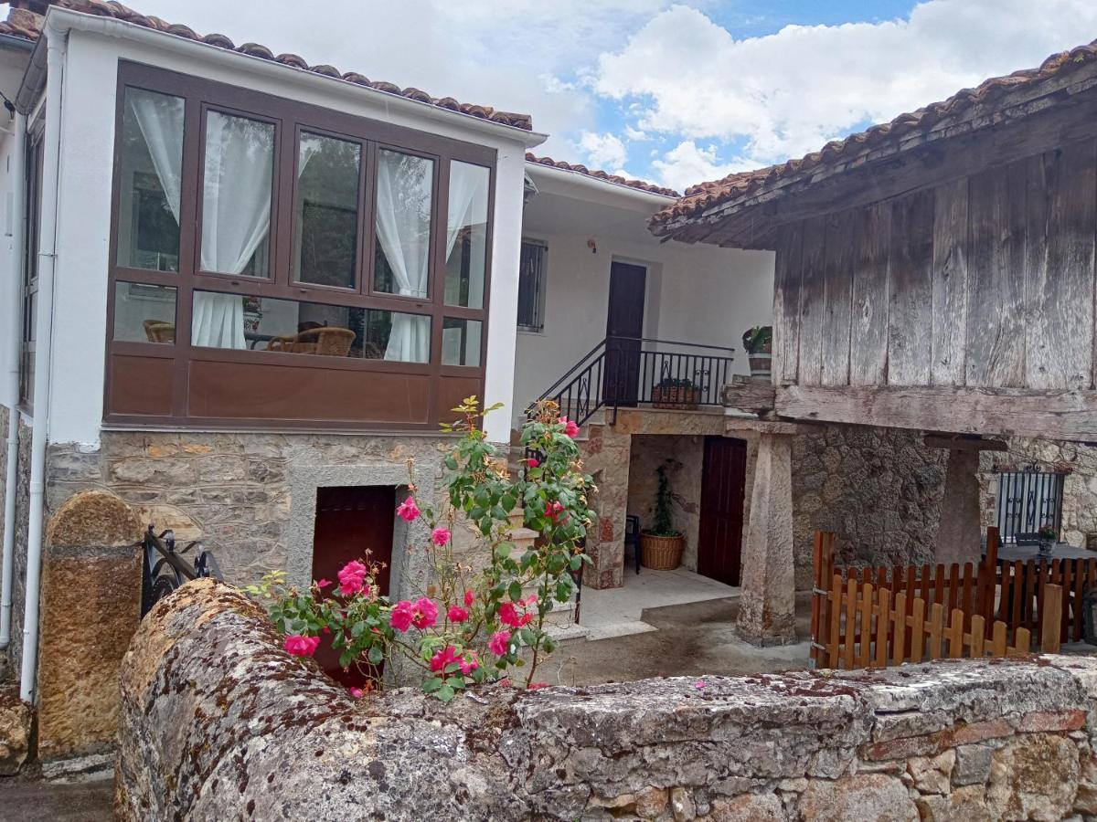 Casa La Cruz A 2Km De Onís Esterno foto