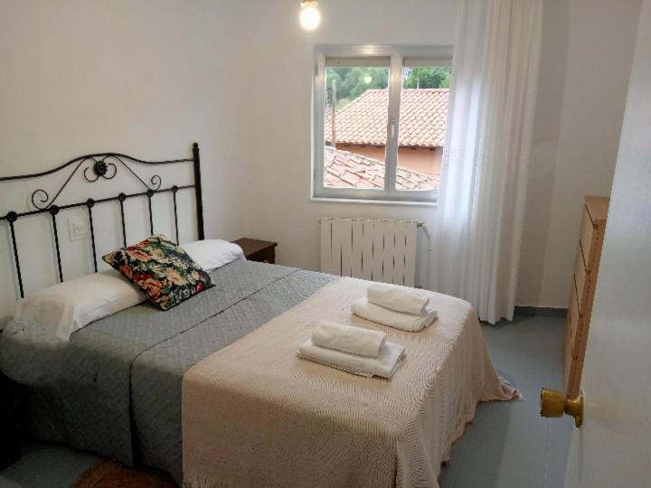 Casa La Cruz A 2Km De Onís Esterno foto