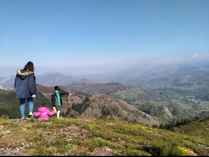 Casa La Cruz A 2Km De Onís Esterno foto