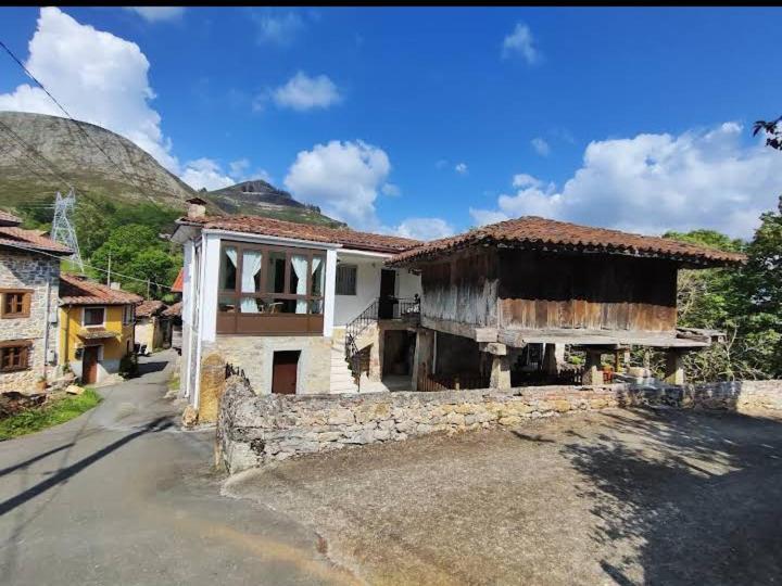 Casa La Cruz A 2Km De Onís Esterno foto